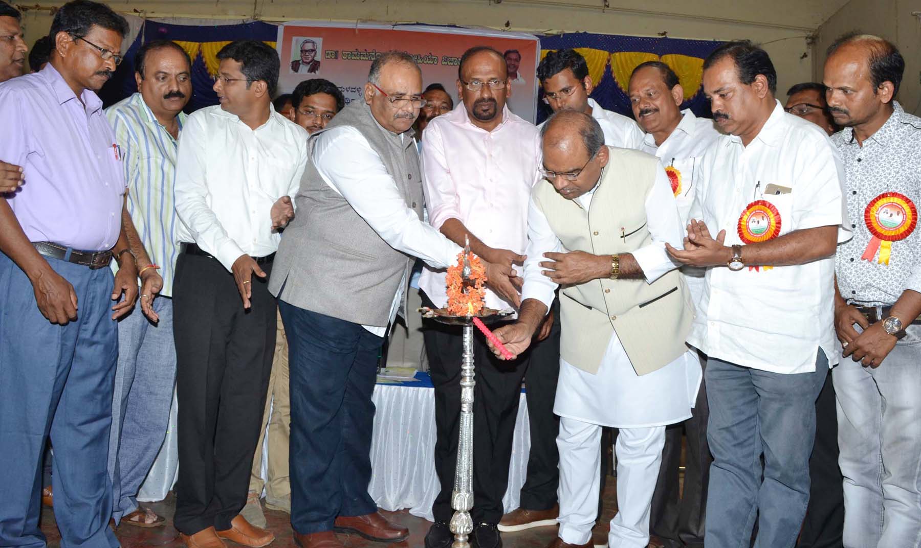 ಜ್ಯೋತಿಷಿಗಳು ಸಮಾಜದ ದಿಕ್ಕು ತಪ್ಪಿಸುತ್ತಿದ್ದಾರೆ: ಡಾ.ಸಿದ್ದಲಿಂಗಯ್ಯ ಆಕ್ರೋಶ